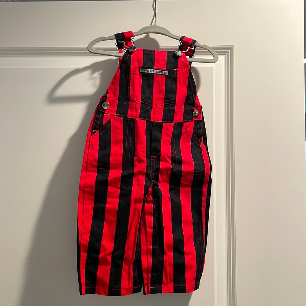 Game bibs, 6 month, red and black